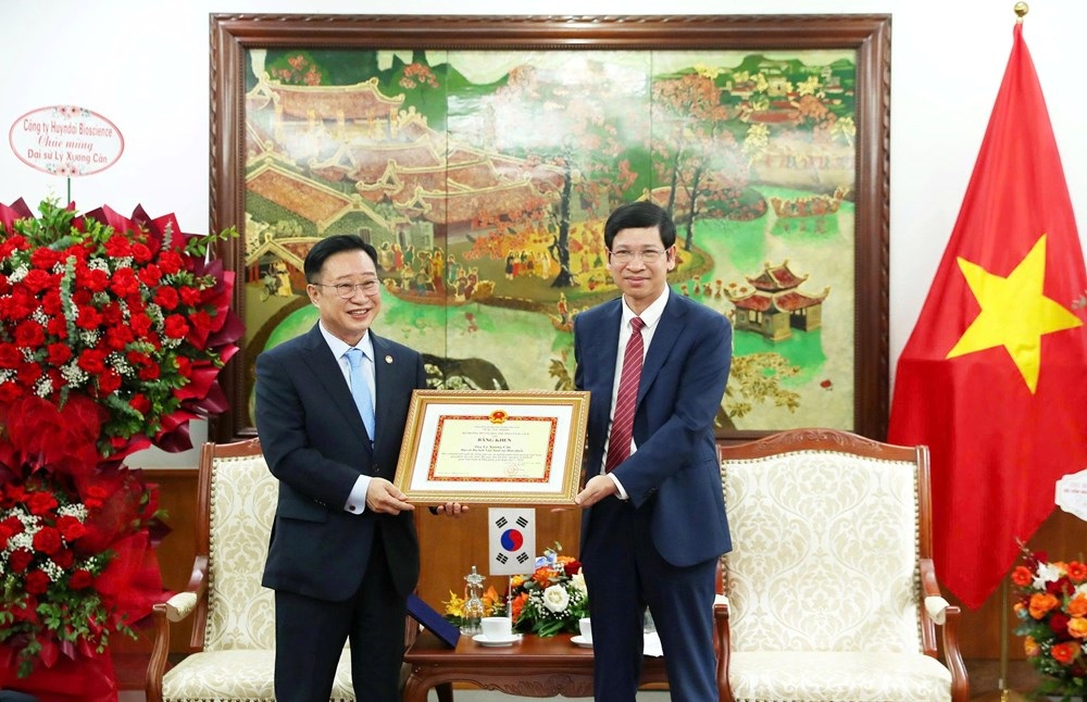 Hậu duệ đời thứ 31 của vua Lý Thái Tổ được tặng bằng khen - 1