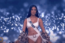 Kim Duyên trình diễn bùng nổ và tự tin tại bán kết Hoa hậu Hoàn vũ 2021