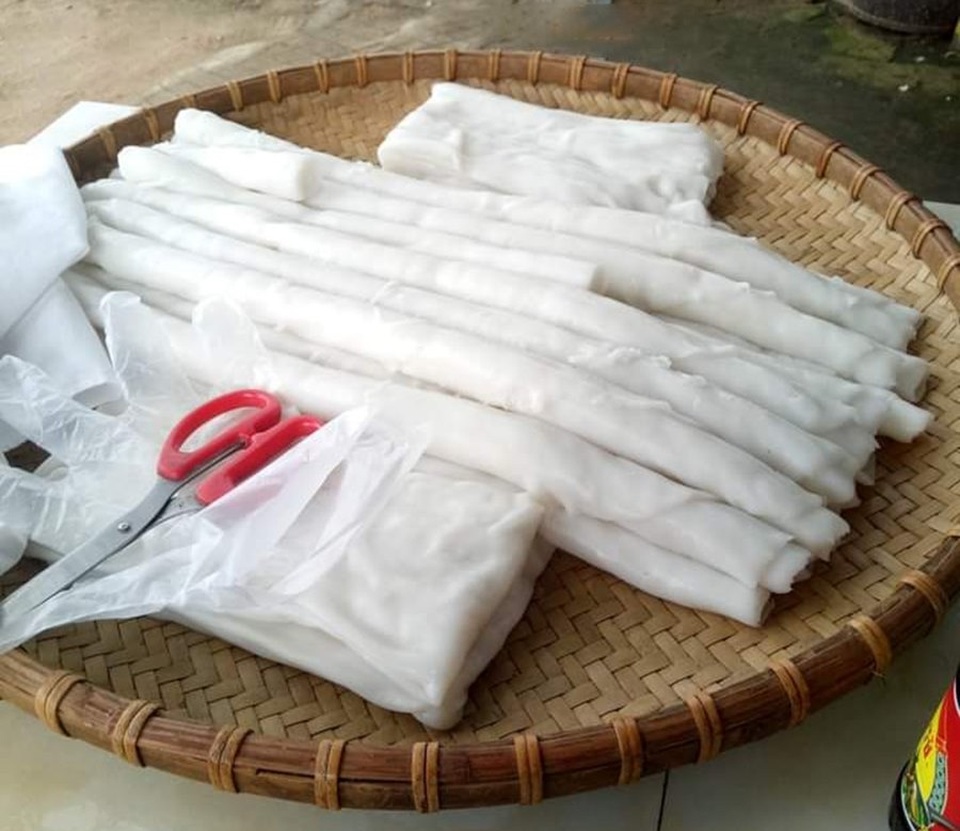 Độc lạ đặc sản bánh gật gù, thực khách ăn theo cân ở Quảng Ninh - 1 Độc lạ đặc sản bánh gật gù, thực khách ăn theo cân ở Quảng Ninh - 1