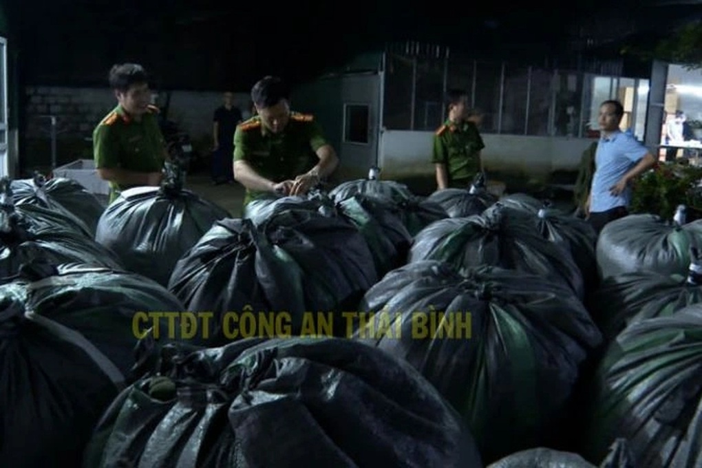 Nữ giám đốc công ty may chỉ đạo công nhân làm giả thương hiệu nổi tiếng - 2 Nữ giám đốc công ty may chỉ đạo công nhân làm giả thương hiệu nổi tiếng - 2