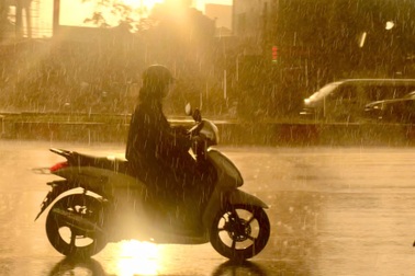 Mưa như trút nước vào giờ tan tầm ở TPHCM