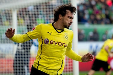 Hummels sẽ từ chối MU nếu không được dự Champions League