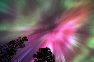 Trái Đất biến đổi sau khi bị bão Mặt Trời tấn công