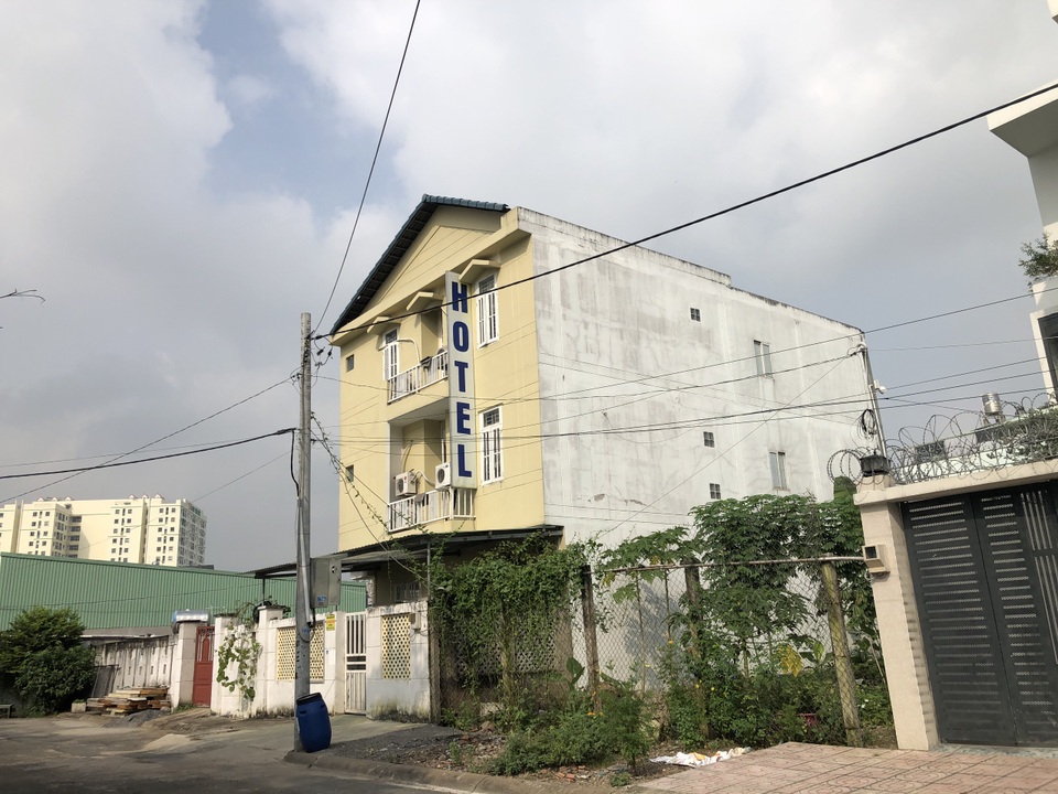 Công an phát thông báo truy tìm nghi phạm giết người phụ nữ trong nhà nghỉ - 1 Công an phát thông báo truy tìm nghi phạm giết người phụ nữ trong nhà nghỉ - 1