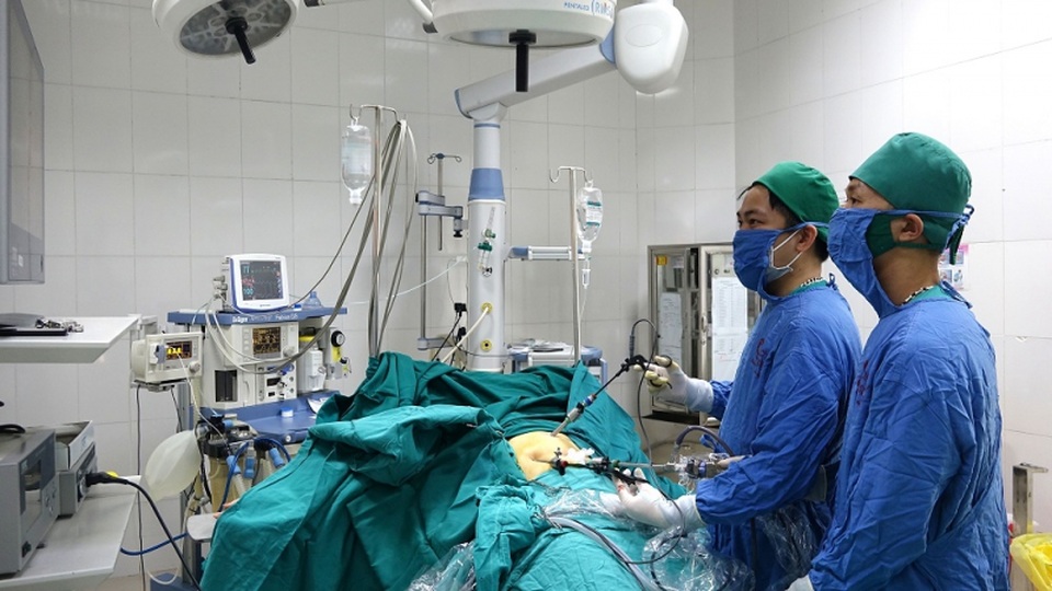 Thức khuya và ăn xoài, cóc dầm nhiều, nam sinh Quảng Ninh bị thủng dạ dày - 1 Thức khuya và ăn xoài, cóc dầm nhiều, nam sinh Quảng Ninh bị thủng dạ dày - 1
