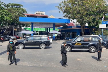 Khám xét cây xăng ở Sài Gòn nghi liên quan đường dây xăng giả "khủng"