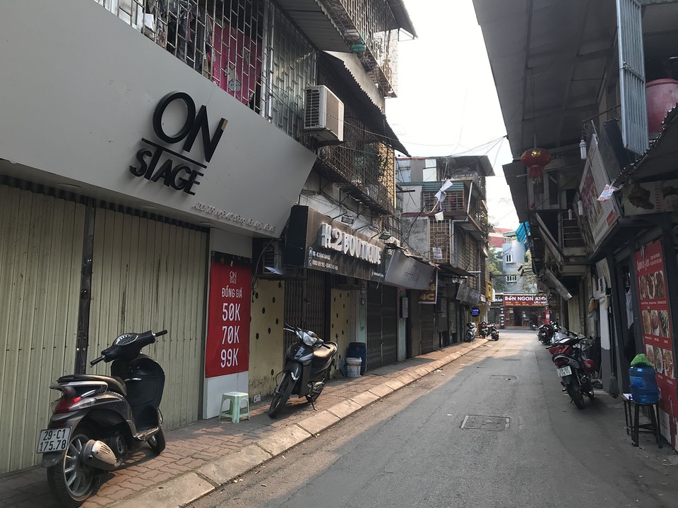 Tránh dịch Covid-19, hàng quán Hà Nội đồng loạt đóng cửa, chỉ nhận ship - 4 Tránh dịch Covid-19, hàng quán Hà Nội đồng loạt đóng cửa, chỉ nhận ship - 4