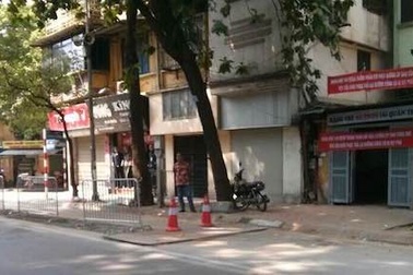 Dừng  thi công đường cống mới, hoàn trả mặt đường vào nhà 146 Quán Thánh