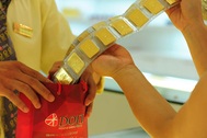 Ngân hàng mua khoảng 30 tấn vàng "đấu thầu" để trả nợ dân