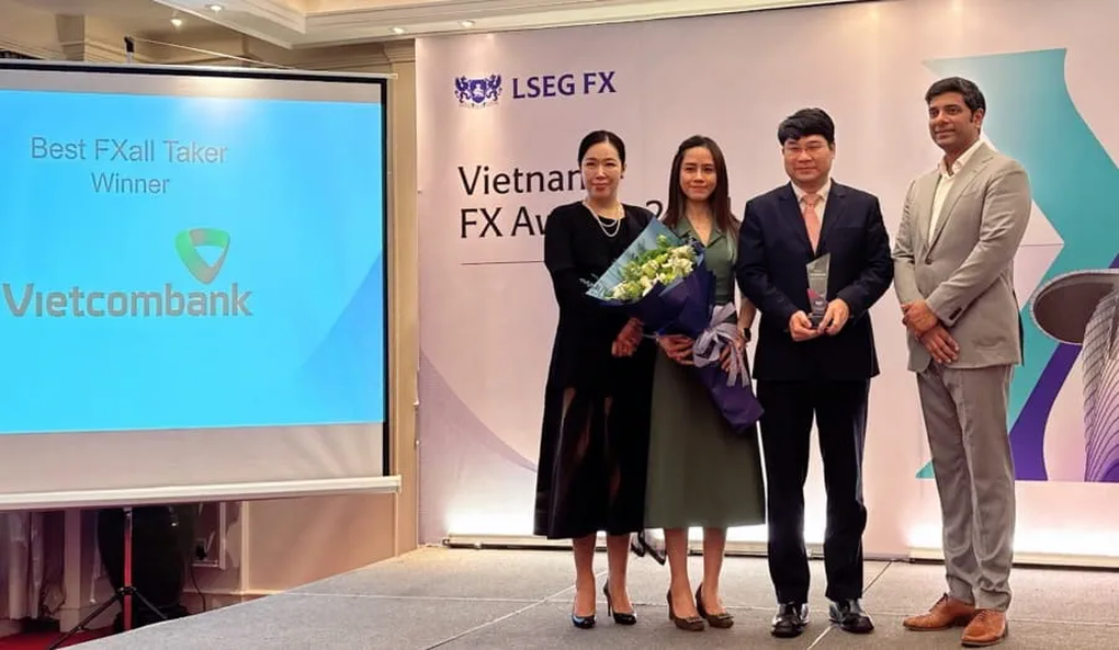Vietcombank nhận danh hiệu Best FXall Taker năm 2023 - 1 Vietcombank nhận danh hiệu Best FXall Taker năm 2023 - 1