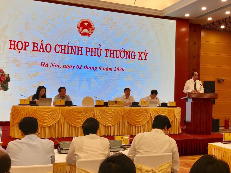 Phi công người Anh đã cử động, giao tiếp được - 1