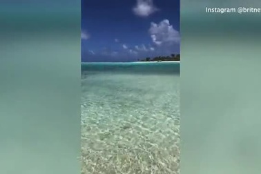 Britney đang trong kỳ nghỉ bên bạn trai sau "chiến thắng lịch sử"