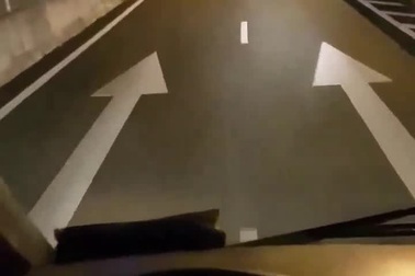 Xe taxi đi ngược chiều trên cao tốc Đà Nẵng Quảng Ngãi