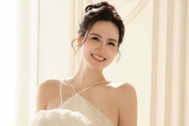 Huyền Lizzie: Mẹ đơn thân giàu có, xinh đẹp và gợi cảm tuổi 37