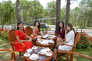 Hoa hậu biển Nguyễn Thị Loan, Quỳnh Châu khoe sắc tại Đà Lạt