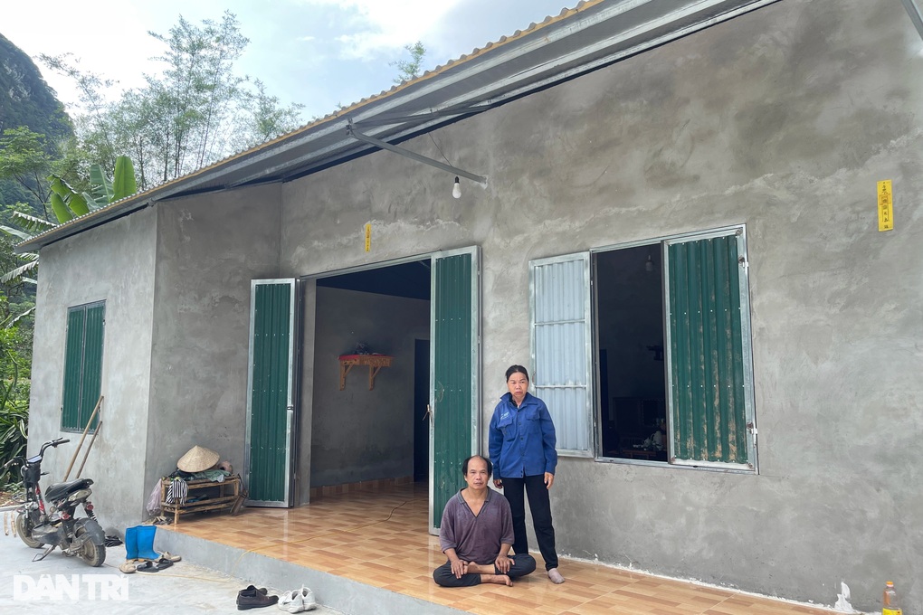 Người dân xã Minh Xuân: Chúng tôi rất phấn khởi khi được nhận nhà mới - 1 Người dân xã Minh Xuân: Chúng tôi rất phấn khởi khi được nhận nhà mới - 1