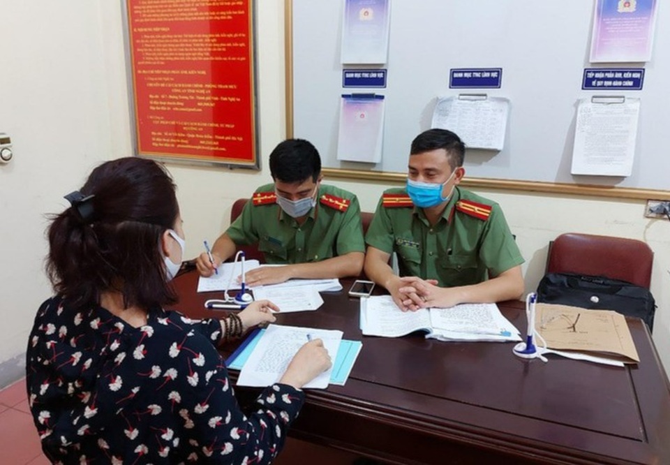 Công an triệu tập 2 đối tượng tung tin có người mắc Covid-19 ở TP Vinh - 2 Công an triệu tập 2 đối tượng tung tin có người mắc Covid-19 ở TP Vinh - 2