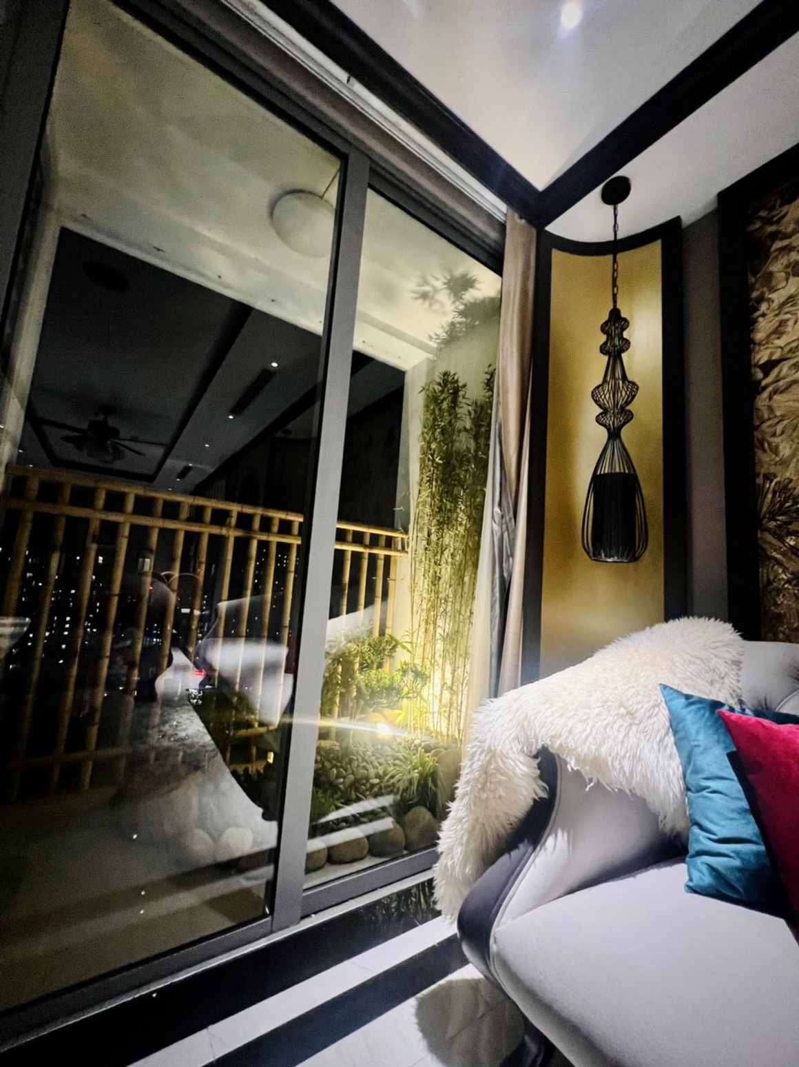 Đẹp lạ trong căn hộ với phong cách nội thất Đông Dương của cô gái trẻ - 22 Đẹp lạ trong căn hộ với phong cách nội thất Đông Dương của cô gái trẻ - 22