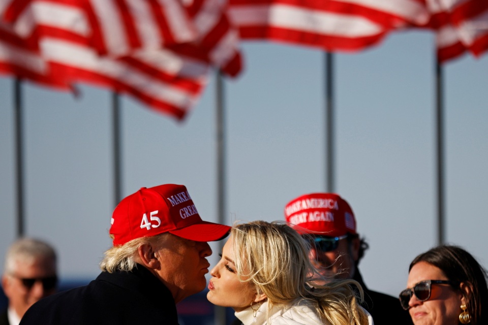 Đường nào rải hoa hồng cho ái nữ quyền lực nhà Trump hậu Nhà Trắng? - 2 Đường nào rải hoa hồng cho ái nữ quyền lực nhà Trump hậu Nhà Trắng? - 2