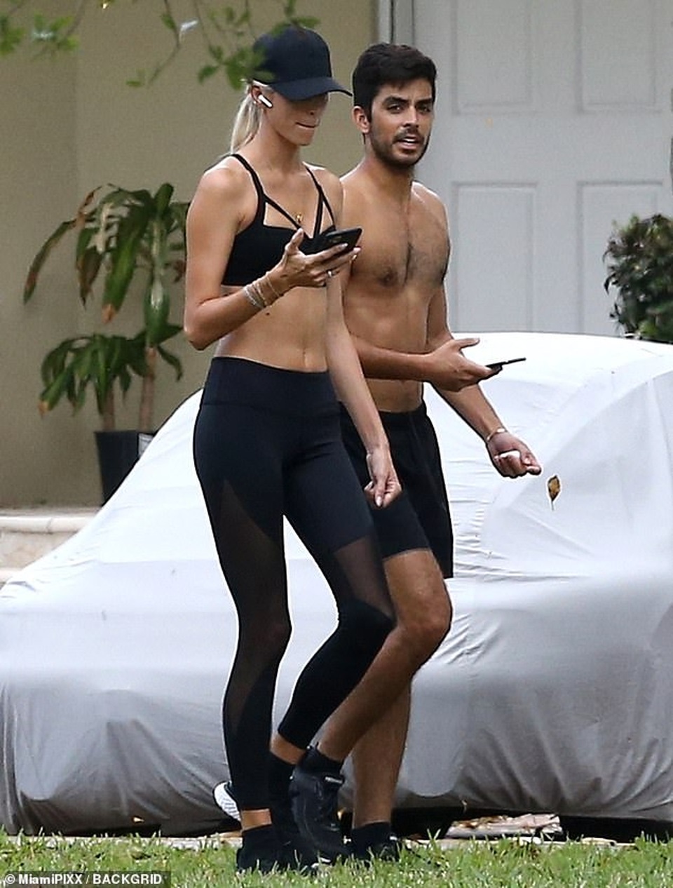 Devon Windsor khoe thân hình săn chắc với trang phục thể thao - 1 Devon Windsor khoe thân hình săn chắc với trang phục thể thao - 1