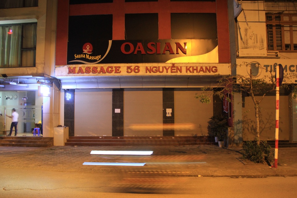 Phố karaoke Hà Nội im lìm, vắng lặng - 7 Phố karaoke Hà Nội im lìm, vắng lặng - 7
