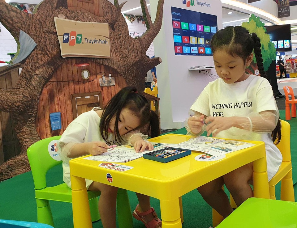 Không khí náo nhiệt ngày cuối tuần cùng Truyền hình FPT - 2 Không khí náo nhiệt ngày cuối tuần cùng Truyền hình FPT - 2