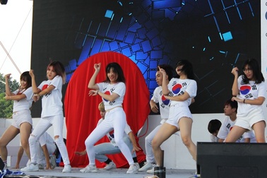 Bạn trẻ Hà Nội nhảy Kpop điệu nghệ như vũ công chuyên nghiệp