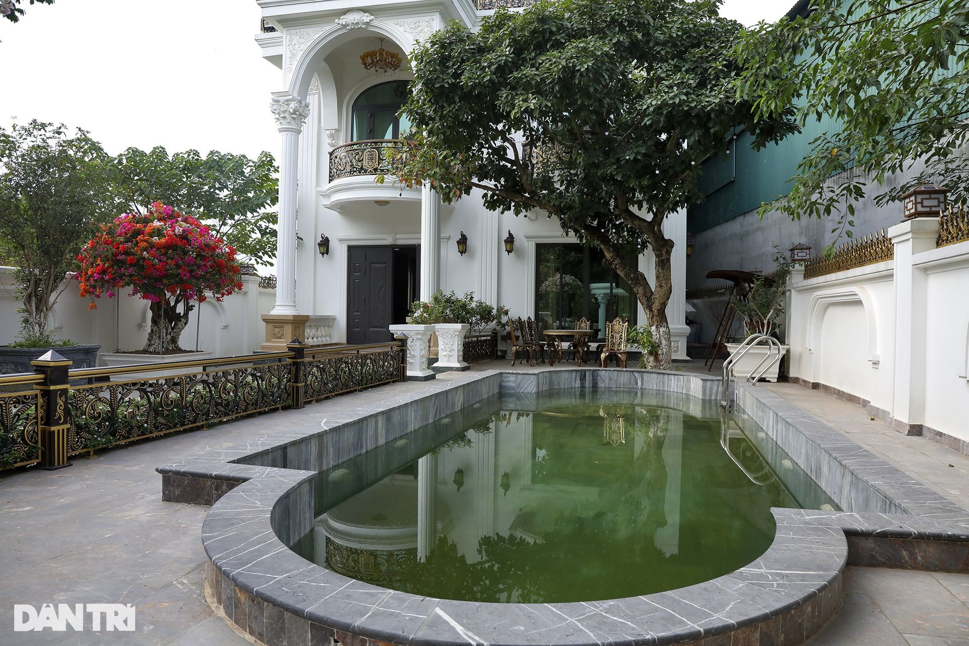 Biệt thự nhà vườn như lâu đài của Đại gia chân đất Quang Tèo - 6 Biệt thự nhà vườn như lâu đài của Đại gia chân đất Quang Tèo - 6