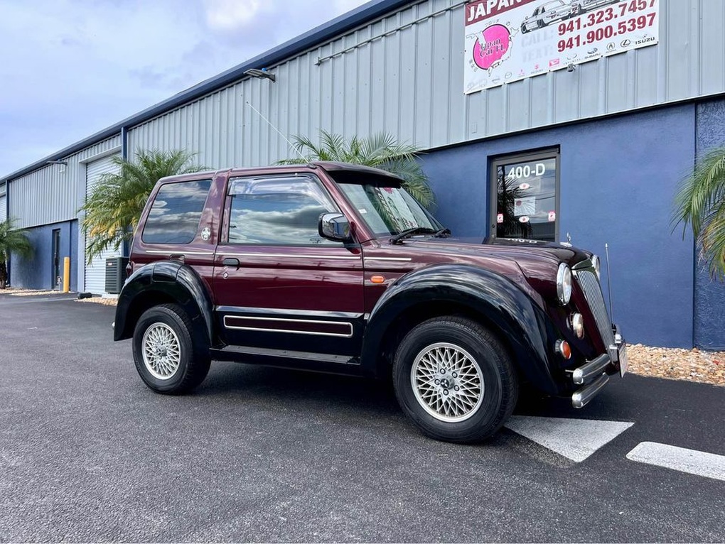 Cũng là Mitsubishi Pajero nhưng chiếc xe này rất khác lạ - 4 Cũng là Mitsubishi Pajero nhưng chiếc xe này rất khác lạ - 4
