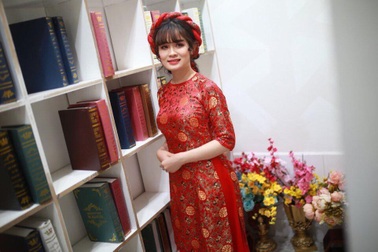 Cô giáo trẻ vượt qua “giông tố” với hoa tươi tại Phú Mỹ Bà Rịa – Vũng Tàu