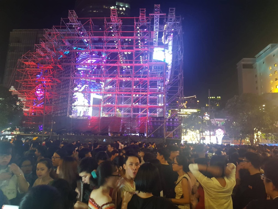 80679253_2518302425105376_8192771763478724608_n.jpg Giao thừa 2020