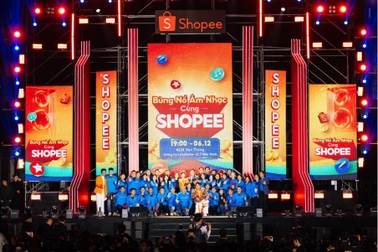 Shopee mang đại nhạc hội đến với công nhân mùa cuối năm
