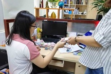 Cận tết, phí đổi tiền mới tăng chóng mặt