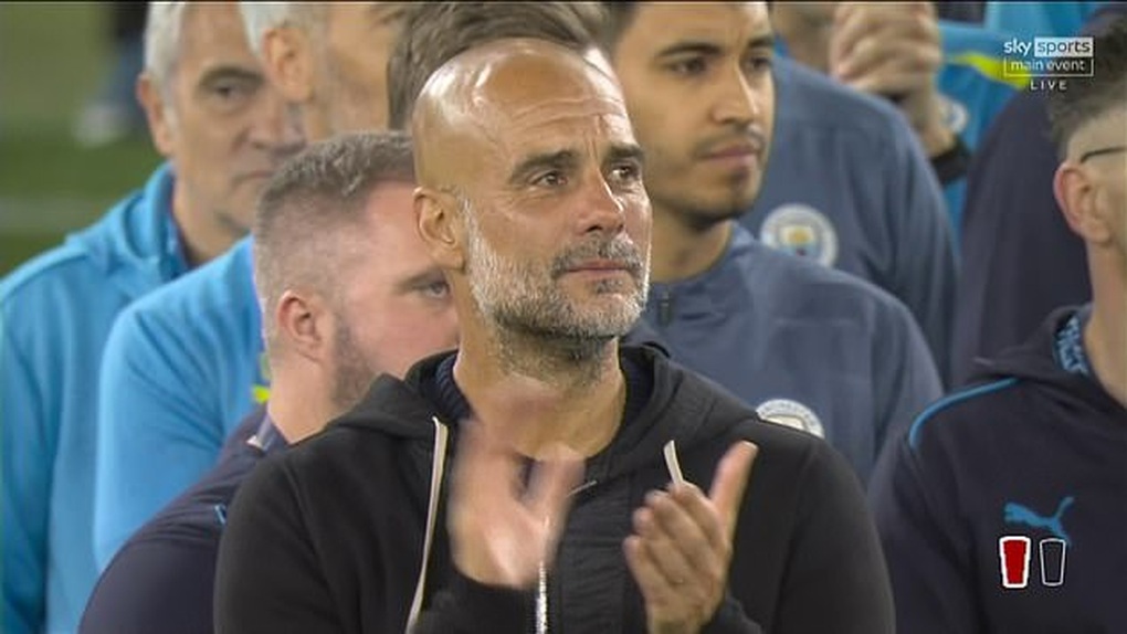 គ្រូបង្វឹក Pep Guardiola ស្រក់ទឹកភ្នែកពេលនិយាយលា Kevin De Bruyne - 2 HLV Pep Guardiola bật khóc khi chia tay Kevin De Bruyne - 2