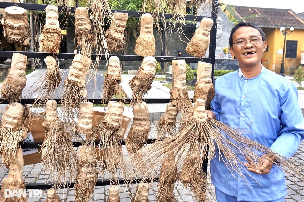 Nghệ nhân răng sún ở phố Hội bắt gốc tre… bật cười - 1 Nghệ nhân răng sún ở phố Hội bắt gốc tre… bật cười - 1