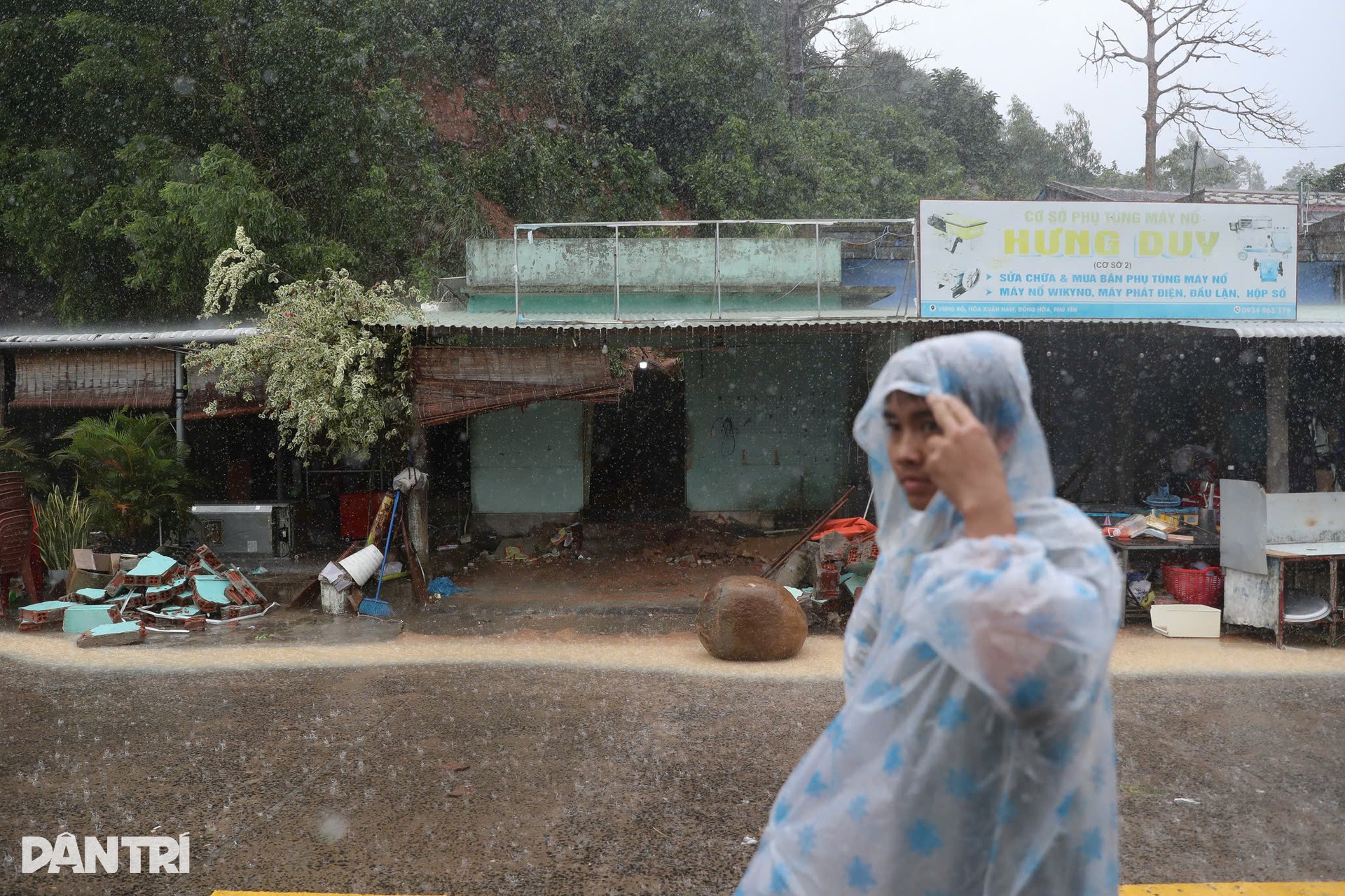 Sạt lở tại Đèo Cả: 2 chị em thiệt mạng, hàng nghìn phương tiện mắc kẹt - 3