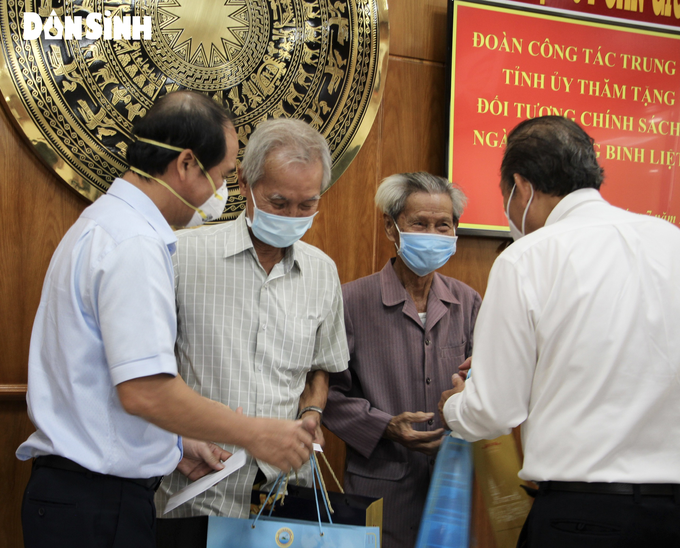 Phó thủ tướng Trương Hoà Bình thăm, tặng quà thương binh và gia đình liệt sĩ tại Long An - Ảnh 6.