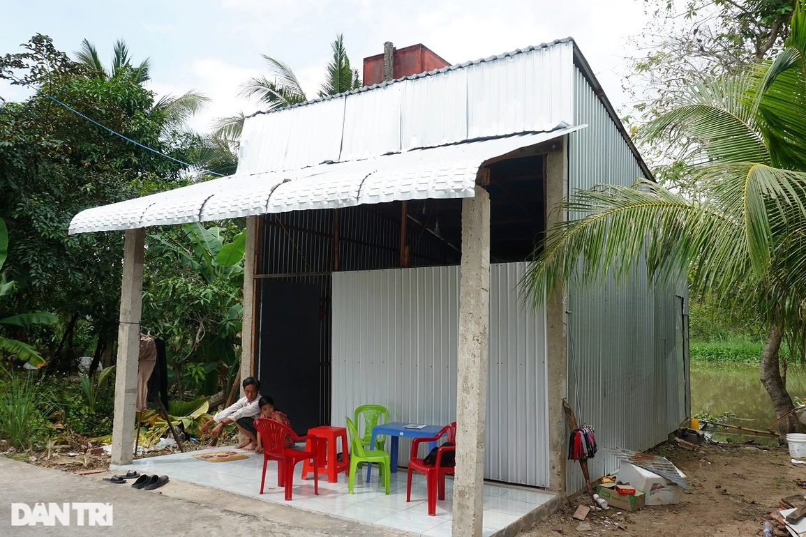 Mất mẹ vì Covid-19, bé gái sống khốn khổ cùng cha bị bệnh động kinh - 2 Mất mẹ vì Covid-19, bé gái sống khốn khổ cùng cha bị bệnh động kinh - 2