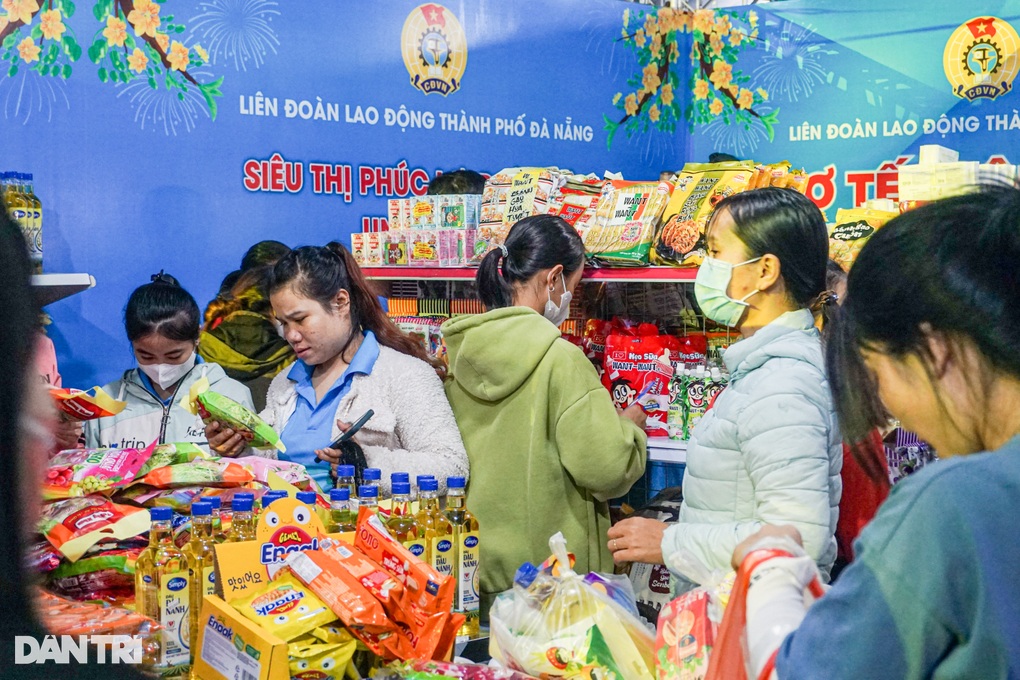 Hơn 20.000 lao động khó khăn nhận hỗ trợ quà Tết - 1 Hơn 20.000 lao động khó khăn nhận hỗ trợ quà Tết - 1