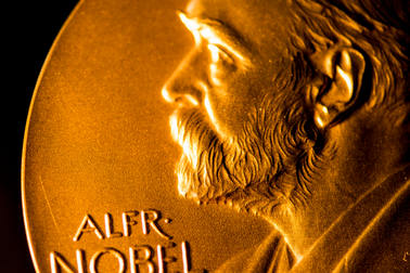Nobel Văn học trao giải “kép” với giá trị lên tới 42 tỷ đồng