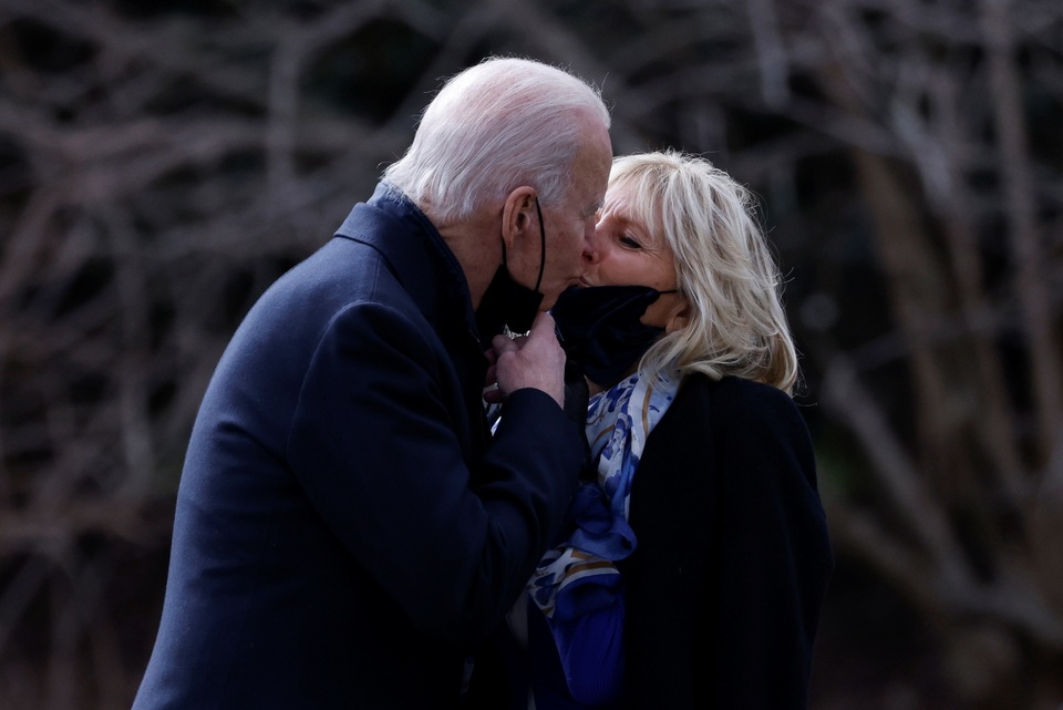 Sự đối lập giữa bà Jill Biden và Melania Trump - 6 Sự đối lập giữa bà Jill Biden và Melania Trump - 6