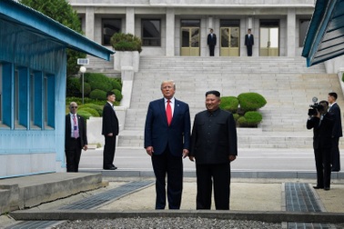 Rộ tin đặc vụ Mỹ không đi cùng bảo vệ ông Trump sang đất Triều Tiên