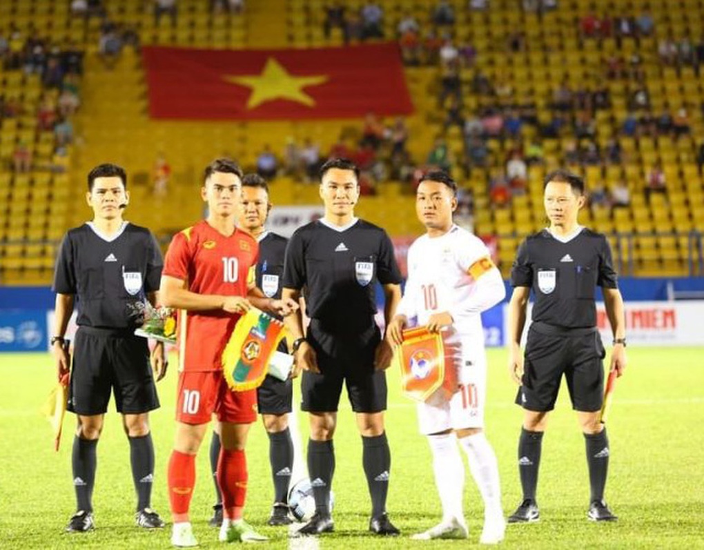 U19 Việt Nam thắng dễ Myanmar trên sân Bình Dương - 1 U19 Việt Nam thắng dễ Myanmar trên sân Bình Dương - 1