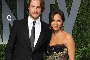 Halle Berry phải chu cấp cho người tình cũ 