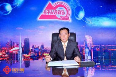 Từ “người đánh giày” đến “ông lớn” xây tháp triệu đô