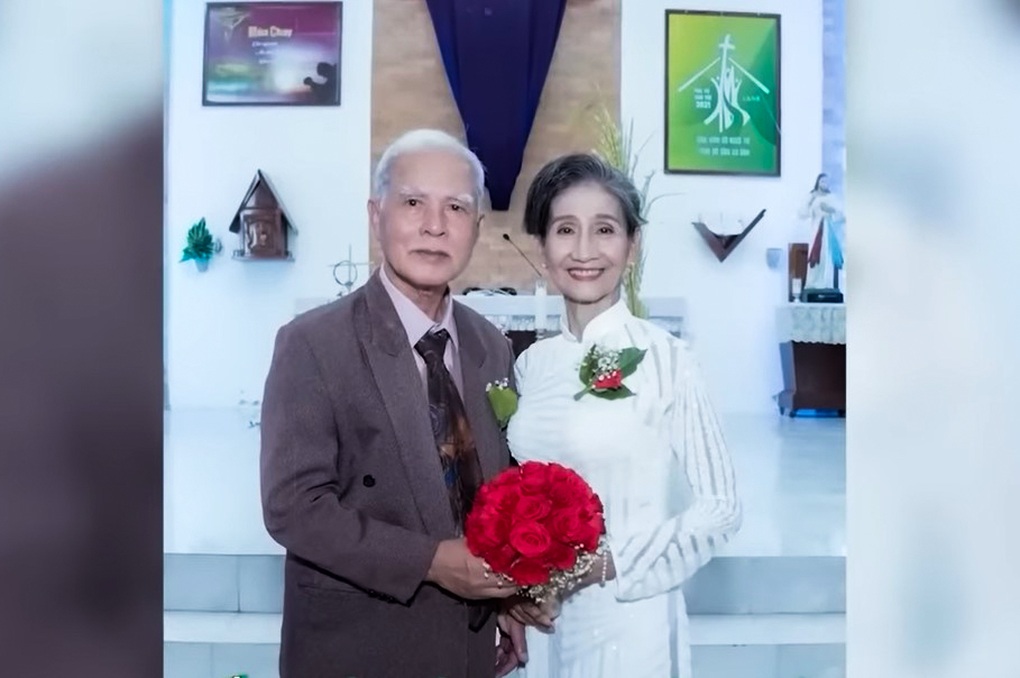Cuộc tình sóng gió của nữ ca sĩ U70 hát như nuốt đĩa - 5 Cuộc tình sóng gió của nữ ca sĩ U70 hát như nuốt đĩa - 5
