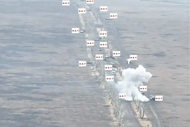 Ukraine nói tiêu diệt 23 xe thiết giáp Nga trên "tử lộ" tại Donetsk