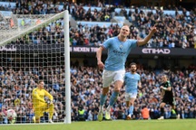 Haaland lập kỷ lục ở Premier League, Man City áp sát Arsenal