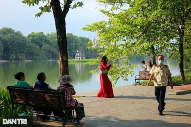 Bắc Bộ nắng đẹp, miền Trung và Nam Bộ mưa dông