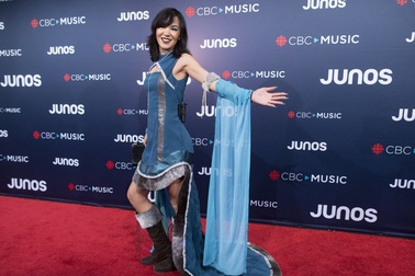 Nữ ca sĩ người Canada qua đời ở tuổi 26